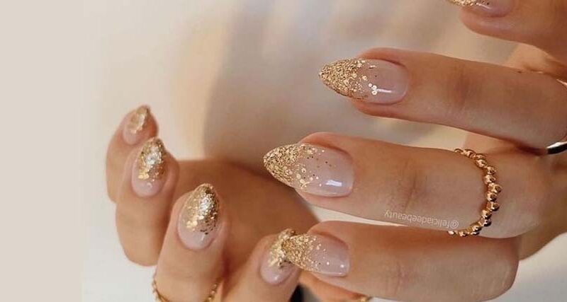Purpurina para uñas en oro y perlas medias - Diseños de uñas