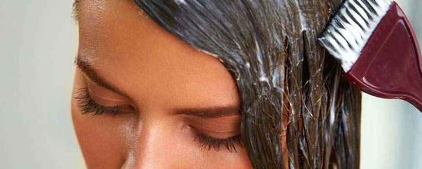 ¿Cómo mantener las mechas balayage en un pelo liso y moreno?