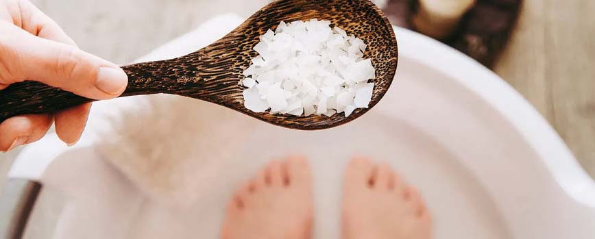 Cómo quitar callos de los pies de forma rápida y sencilla ✓